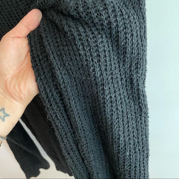 Brandy Melville Oversized Knit Sweater - Picture 5 of 9